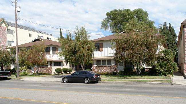 5846 Whitsett Ave in Valley Village, CA - Building Photo - Building Photo