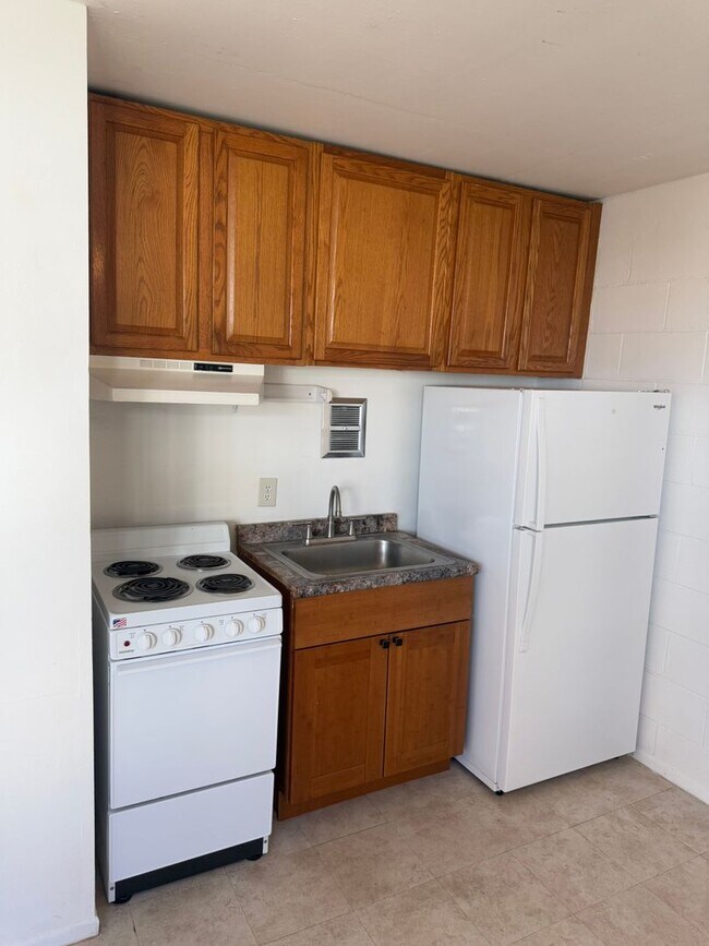 2170 W Vineyard St in Wailuku, HI - Building Photo - Building Photo