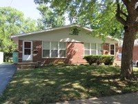 Jo Court Apartments in Berkeley, MO - Foto de edificio - Building Photo