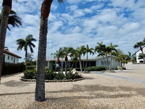 337 1st St W in St. Petersburg, FL - Building Photo - Building Photo