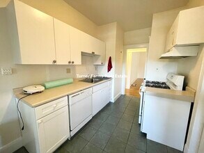 15 Alton Pl, Unit 3 in Brookline, MA - Building Photo - Building Photo