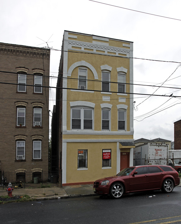 534 E Jersey St in Elizabeth, NJ - Building Photo