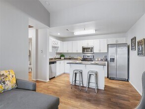 Altamont Summit Apartment Homes in Portland, OR - Foto de edificio - Building Photo