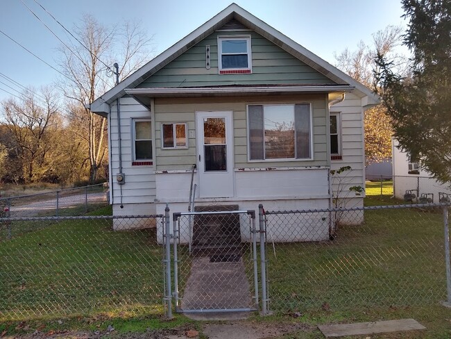 66 3rd Ave in Elkview, WV - Building Photo - Building Photo