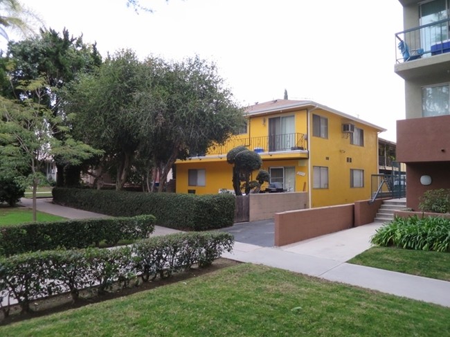 2030 Fair Park Ave in Eagle Rock, CA - Foto de edificio - Building Photo