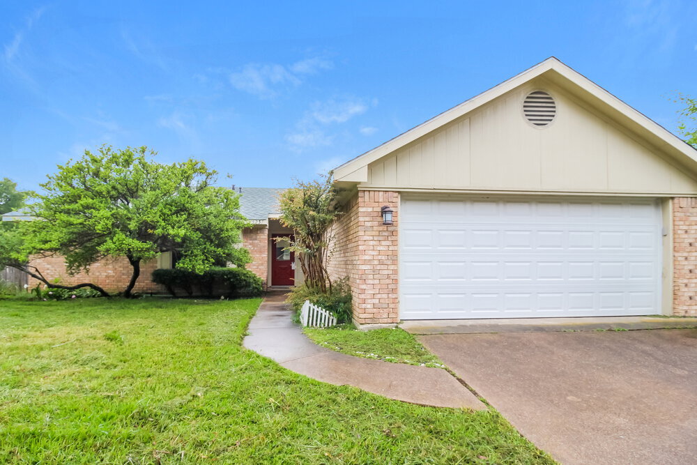 5237 Prairie Creek Dr in Flower Mound, TX - Building Photo