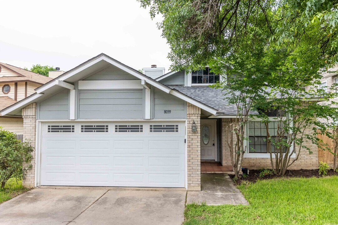 8039 Sunshine Trail Dr in San Antonio, TX - Building Photo
