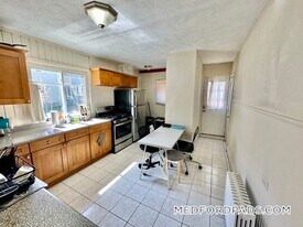 227 Boston Ave in Medford, MA - Building Photo