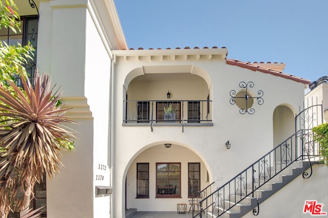 1172 S Hayworth Ave in Los Angeles, CA - Building Photo - Building Photo