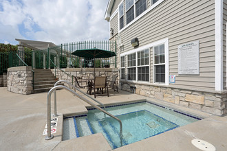 The Sanctuary Apartments in New Berlin, WI - Foto de edificio - Interior Photo