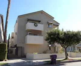 1055 Orizaba Ave in Long Beach, CA - Foto de edificio - Building Photo