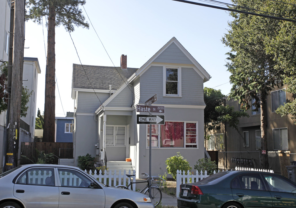 2222 Haste St in Berkeley, CA - Foto de edificio