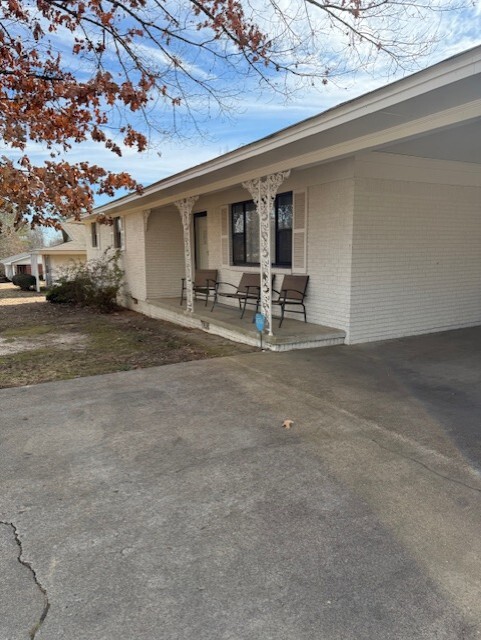 907 George AVE in Tupelo, MS - Foto de edificio