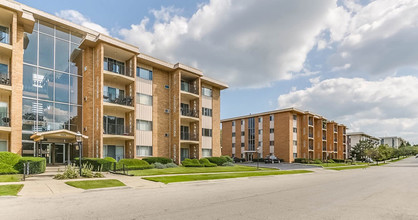 Imperial Tower Apartments in Waukegan, IL - Building Photo - Building Photo