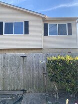 992 Park Meadow Dr in Beaumont, TX - Building Photo