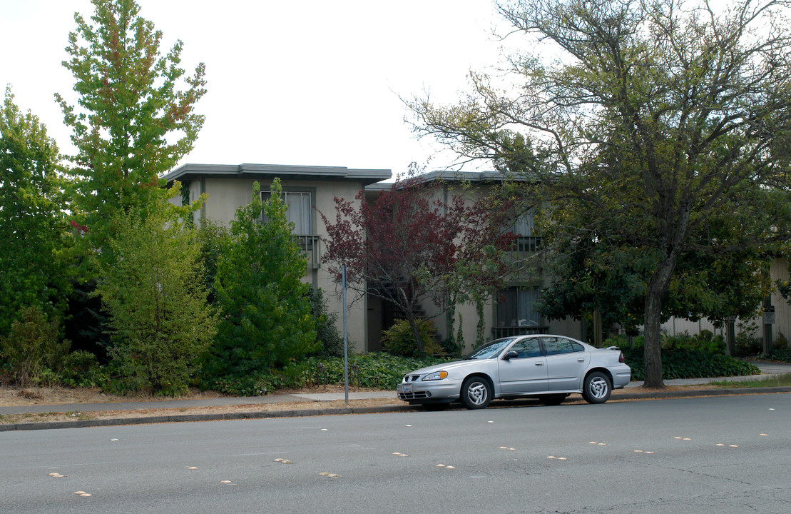 6204 Montecito Blvd in Santa Rosa, CA - Foto de edificio