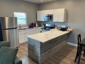 206 Roberts St in San Antonio, TX - Building Photo - Building Photo