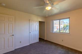 Serra Mesa - Military Housing in Oceanside, CA - Foto de edificio - Interior Photo