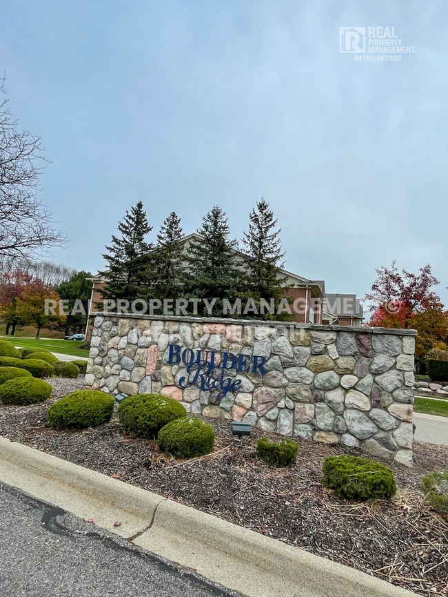 1852 Flagstone Cir in Rochester, MI - Building Photo - Building Photo