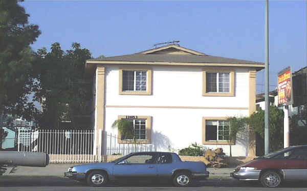 11483 Sherman Way in North Hollywood, CA - Building Photo - Building Photo