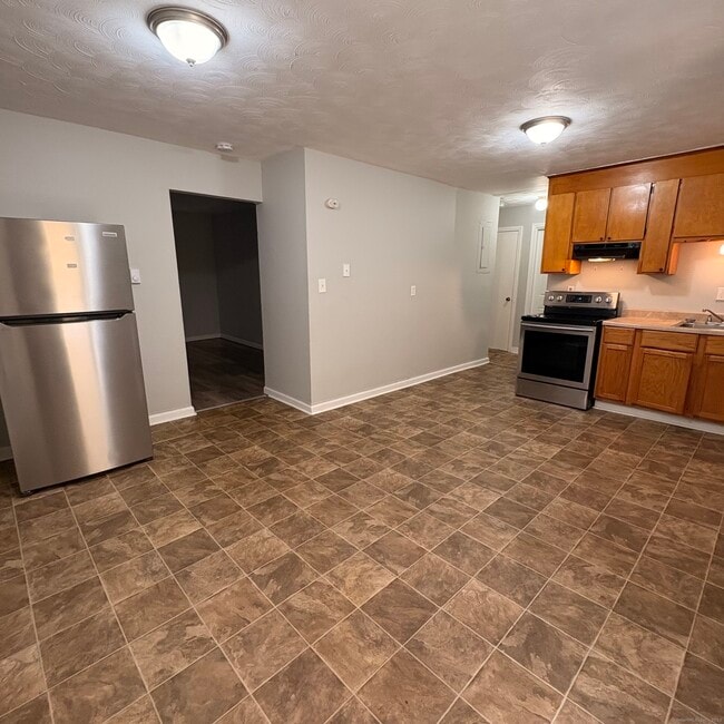 27 Summer St in Bristol, CT - Building Photo - Building Photo