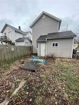 139 N Water Ave, Unit 2 in Sharon, PA - Building Photo