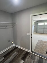 718 N John St in New Brockton, AL - Foto de edificio - Building Photo