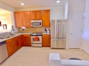 7014 Roundleaf Dr in Jacksonville, FL - Building Photo - Building Photo
