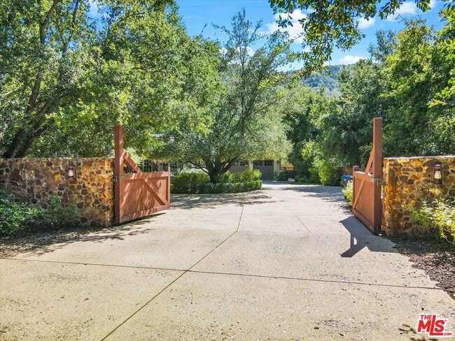 29734 Mulholland Hwy in Agoura Hills, CA - Building Photo - Building Photo