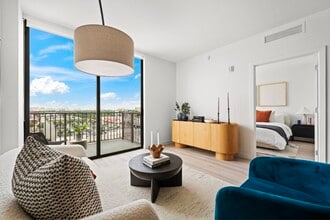 Centro City Residences in Miami, FL - Building Photo - Building Photo