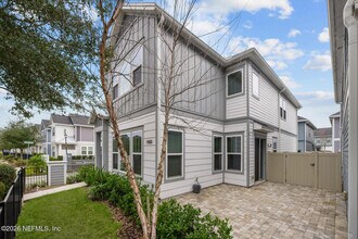 7400 Beach Walk Pl in Jacksonville, FL - Building Photo - Building Photo