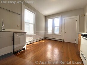 20 Park Ave, Unit Park Ave Townhouse in Somerville, MA - Foto de edificio - Building Photo