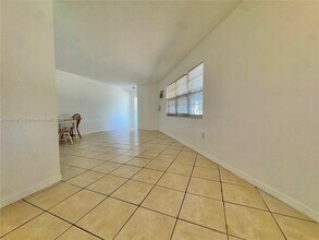 1450 NE 171 St in North Miami Beach, FL - Building Photo - Building Photo