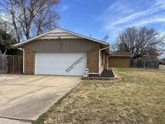 property at 7812 S Country Club Dr