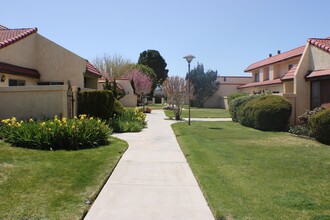 2111 El Domingo Cir in Lancaster, CA - Building Photo - Building Photo