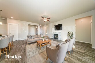 2020 Sara Vista Dr in Yukon, OK - Foto de edificio - Building Photo