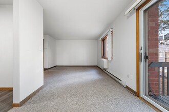 East Shore Apartments in Marinette, WI - Foto de edificio - Building Photo
