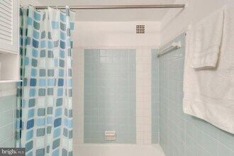 2710 Macomb St NW in Washington, DC - Building Photo - Building Photo