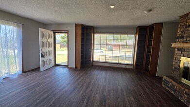 8002 NW 31st Terrace in Bethany, OK - Building Photo - Building Photo