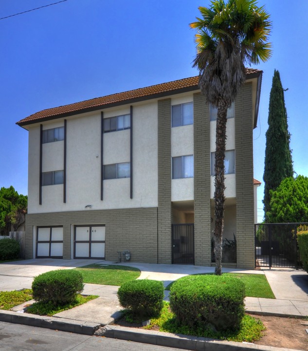 Bright Villa Apartments in Whittier, CA - Foto de edificio