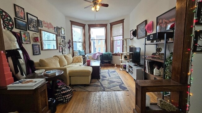 1523 N Campbell Ave, Unit 1F in Chicago, IL - Foto de edificio - Building Photo