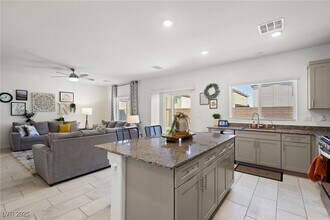 7714 Duran Hbr Ln in North Las Vegas, NV - Building Photo - Building Photo