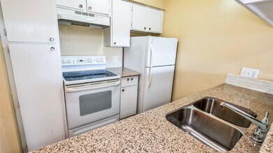 3035 Walnut Bend Ln in Houston, TX - Building Photo - Building Photo