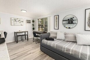 1204 Co Rd 431 in Pine Hills, FL - Building Photo