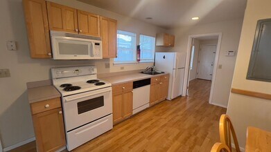 1860 Beach Dr in Seaside, OR - Building Photo - Building Photo