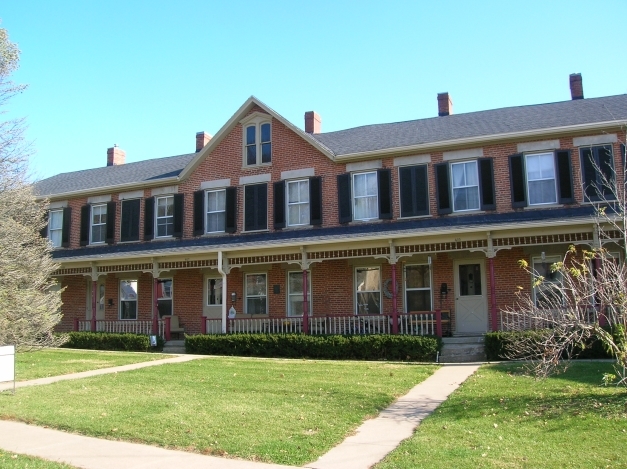 403-411 Broadway St in Galena, IL - Foto de edificio