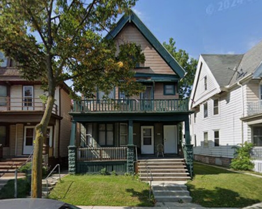 2413 N 24th Pl in Milwaukee, WI - Building Photo