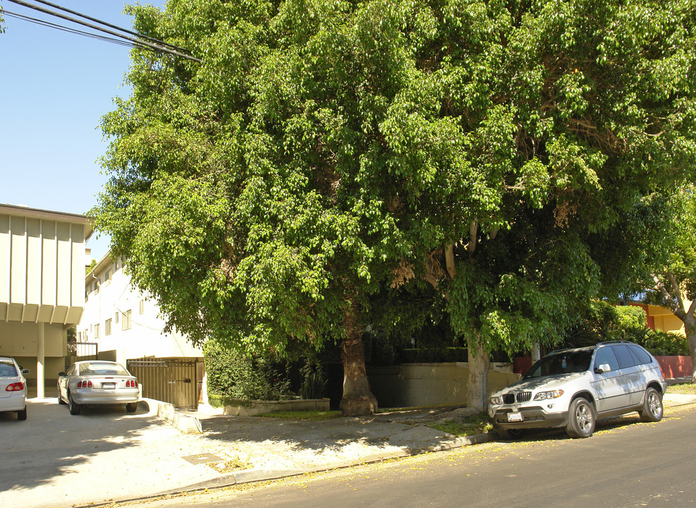 1433 N Fuller Ave in Los Angeles, CA - Building Photo