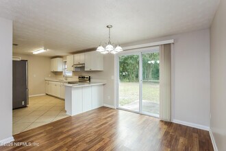 9572 Spottswood Rd W in Jacksonville, FL - Building Photo - Building Photo