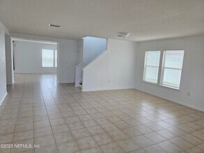 2511 Britney Lakes Ln in Jacksonville, FL - Building Photo - Building Photo